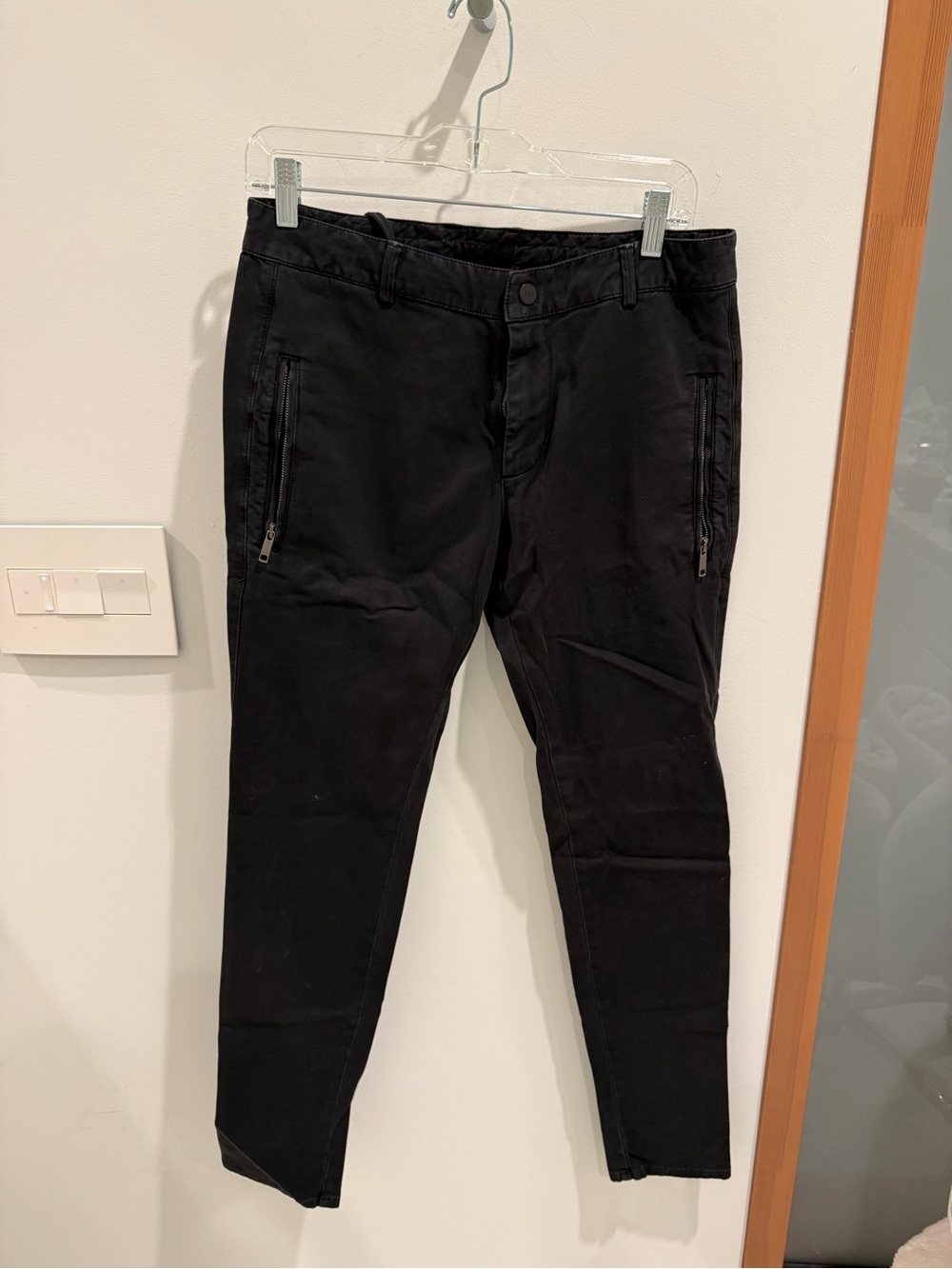 ARI Men's Black Zip-Pocket Slim Pants